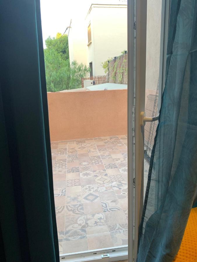 coeur de ville t2, terrasse, clim tt équipe, parking Sanary-sur-Mer Exterior foto
